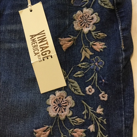 Size 8. Vintage America. Boyfriend. Embroidered. - Picture 7 of 8